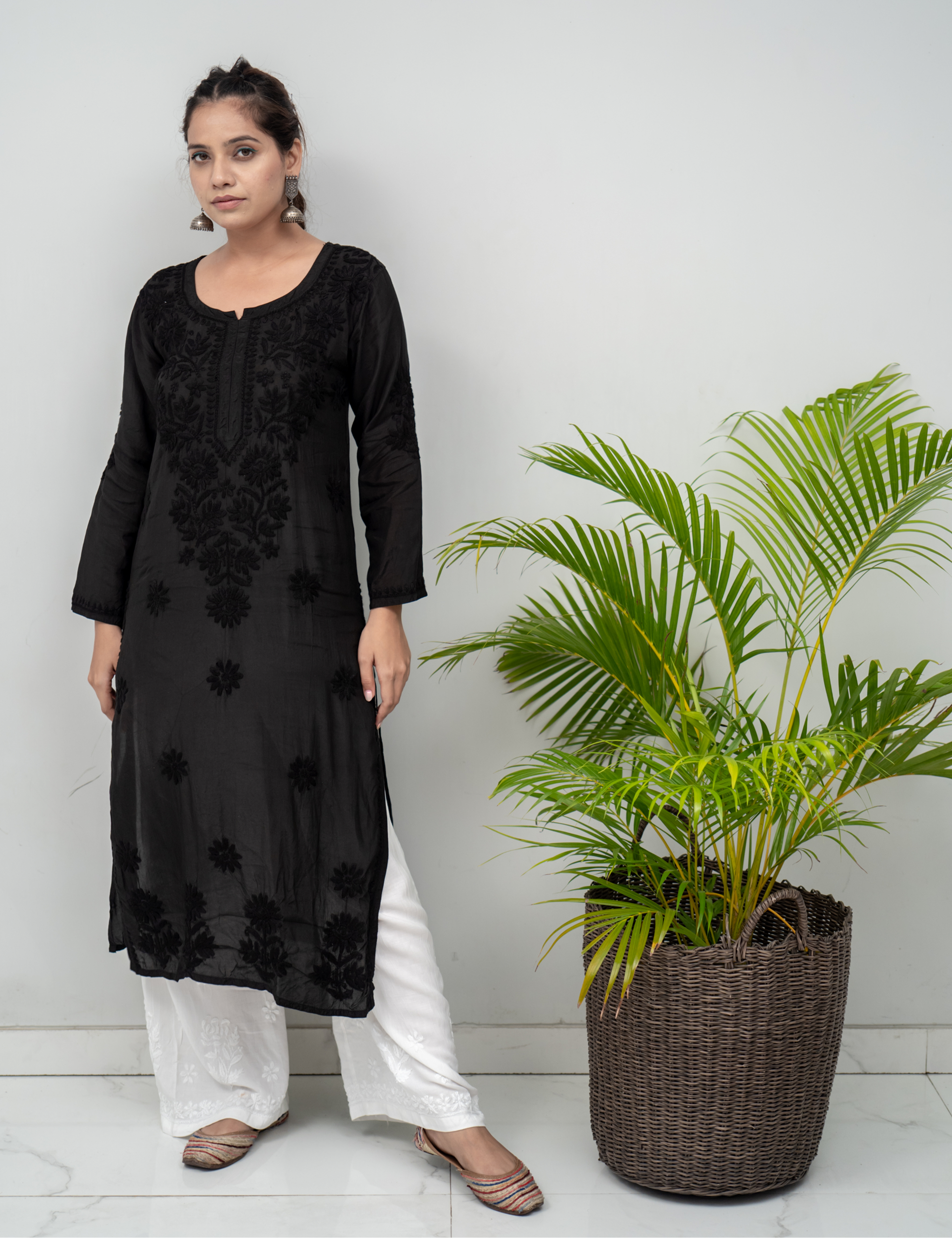 Arya Chikankari Set of Two in Black