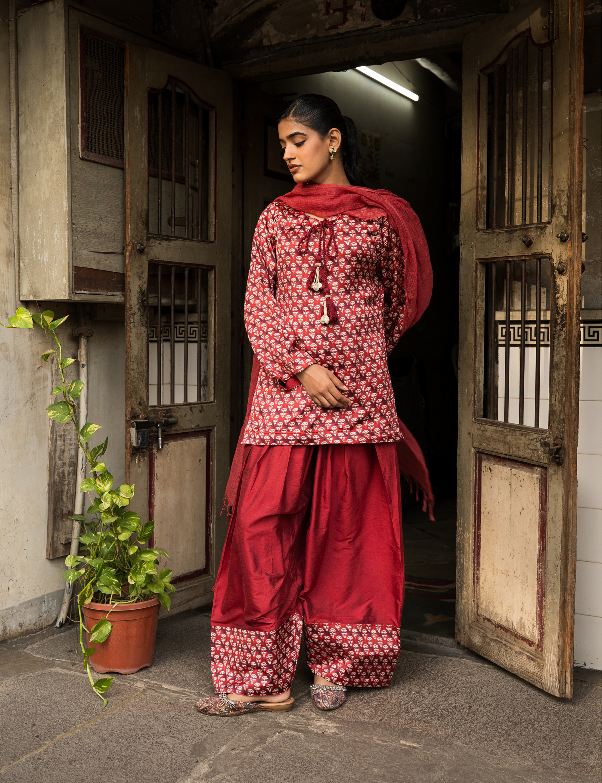 Raagni Set of Three with Farsi Salwar