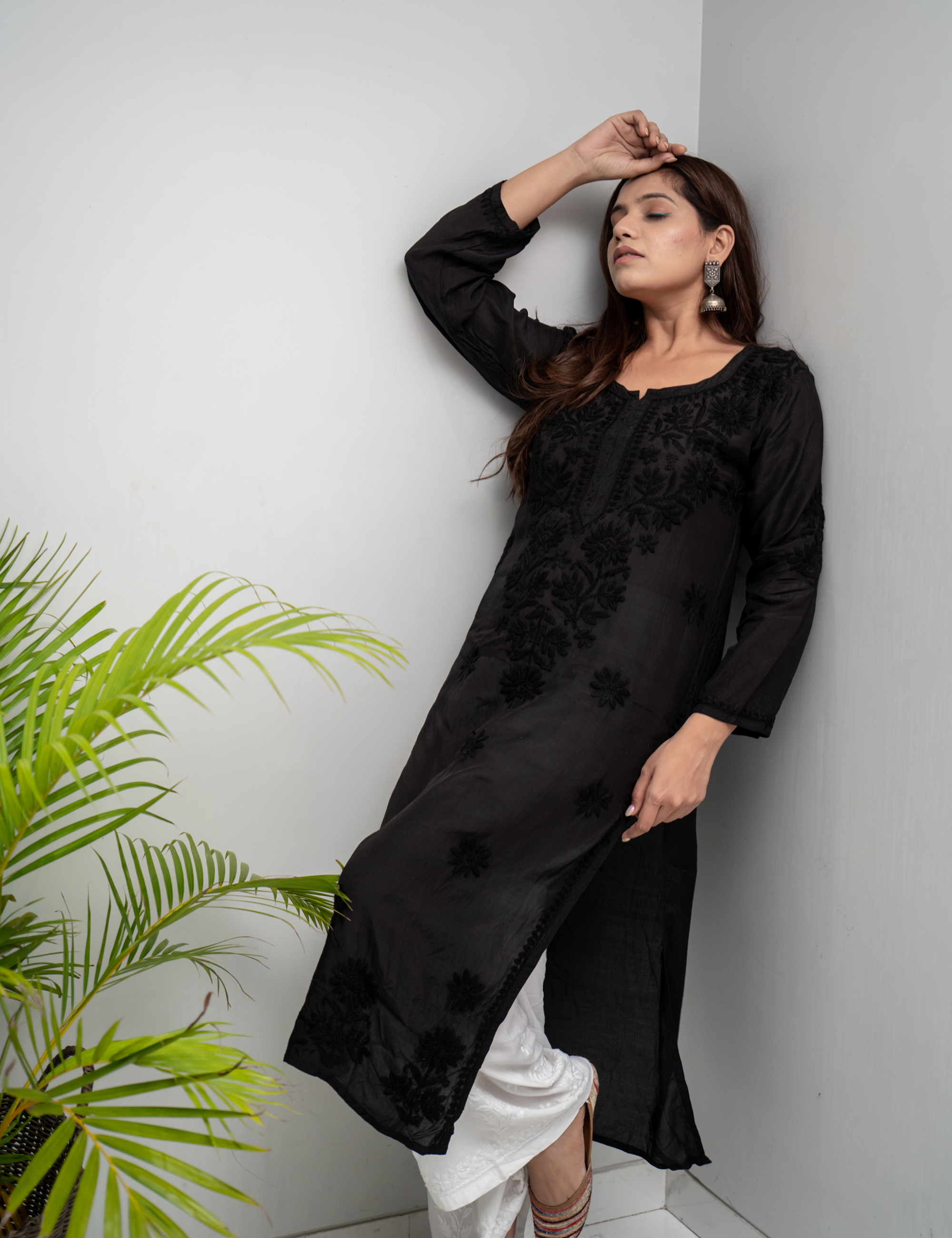 Arya Chikankari Set of Two in Black