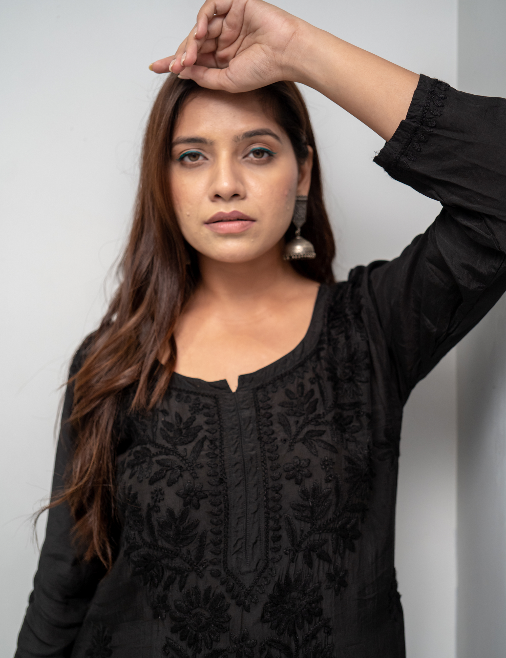 Arya Chikankari Set of Two in Black