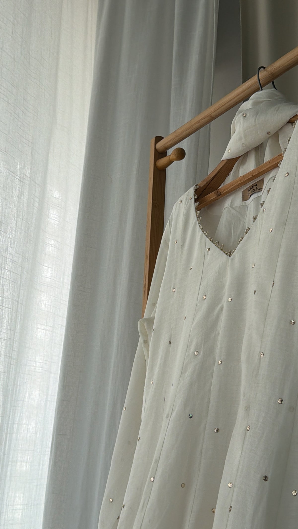 Riwayat mukaish mal anarkali in white