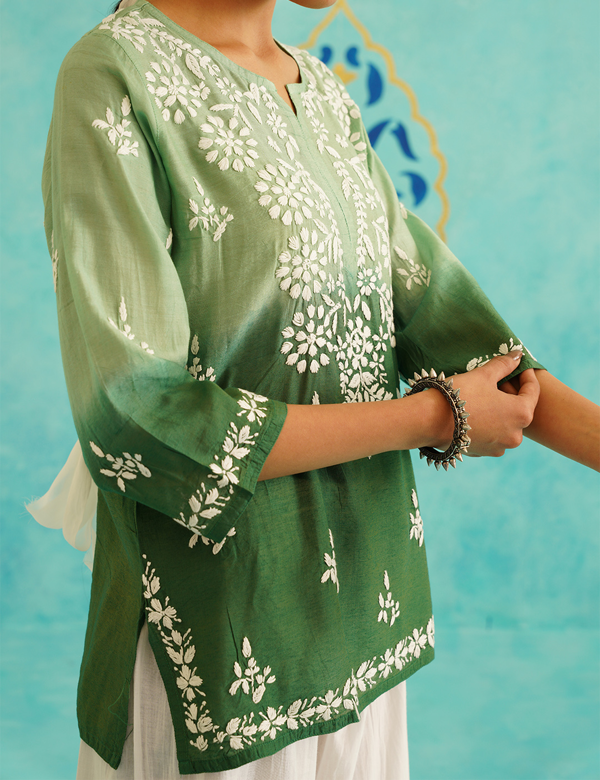 Hayaa Chikankari Kurta in Green Ombre