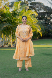 MEERA - MUKAISH SUIT SET IN PEACH