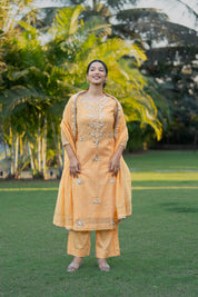 MEERA - MUKAISH SUIT SET IN PEACH