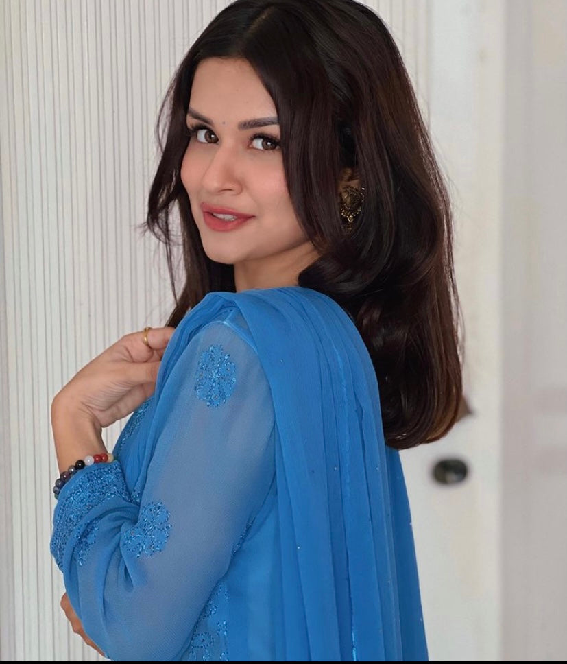 AVNEET KAUR IN 'NIKKHAT - SET OF 3 IN CHIKAN MUKAISH'