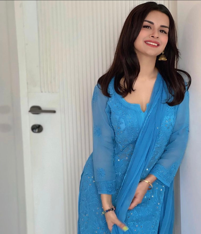 AVNEET KAUR IN 'NIKKHAT - SET OF 3 IN CHIKAN MUKAISH'