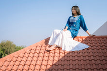 Load image into Gallery viewer, &#39;ZIBA&#39; SHORT CHIKAN KURTI

