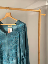 Load image into Gallery viewer, &#39;ARYA&#39; CHIKAN MUSLIN KURTI
